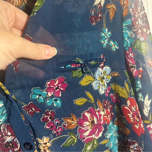 Kut from the Kloth Navy Floral Sheer Sinclaire Button Down Blouse Size Large - Picture 13 of 15